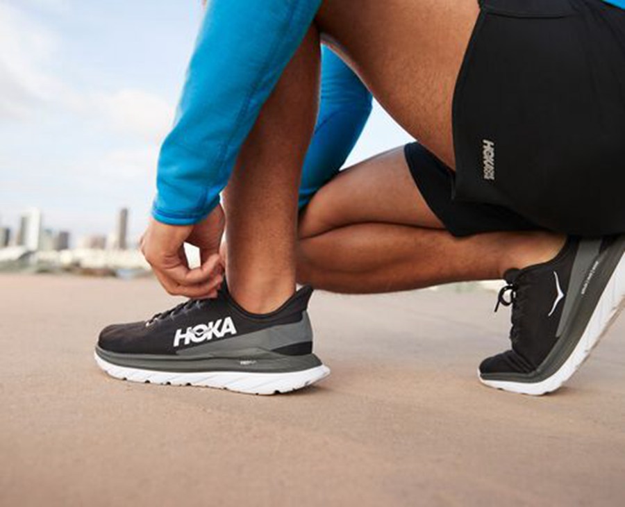 Running Shoes Mens - Hoka One One Mach 4 - Black/White - MFOHTPY-93